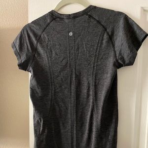Lululemon short sleeve grey shirt 8